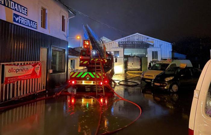 Incendio in un garage a Laroque-d’Olmes, una decina di veicoli danneggiati