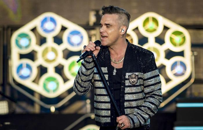 Robbie Williams difende gli Oasis dai prezzi dinamici dei biglietti per i concerti