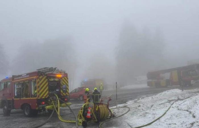 Ristrutturato nel 2022, lo chalet della stazione Champ-du-Feu completamente devastato da un incendio