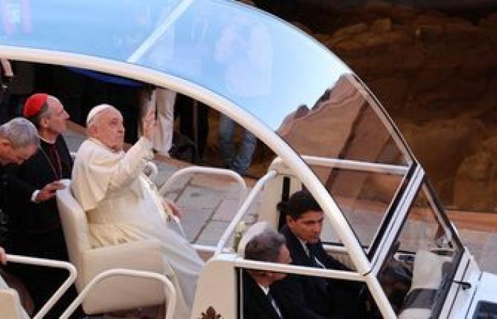 LIVE – Papa Francesco in Corsica: il sovrano pontefice saluta la folla ad Ajaccio