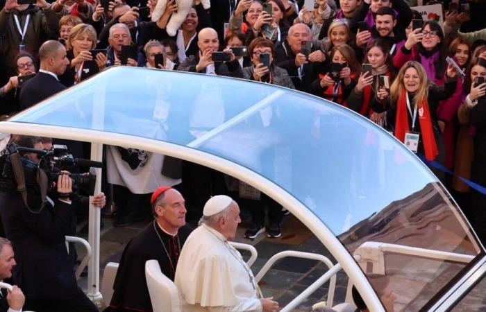 «Oggi la questione di Dio sembra svanire»: papa Francesco si è recato in Corsica per una breve visita