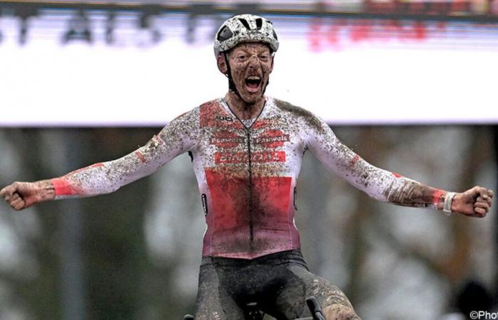 Spettacolo alla Cittadella di Namur! Vanthourenhout porta via la prima vittoria di Aert dal suo ritorno dopo una caduta nella fase finale