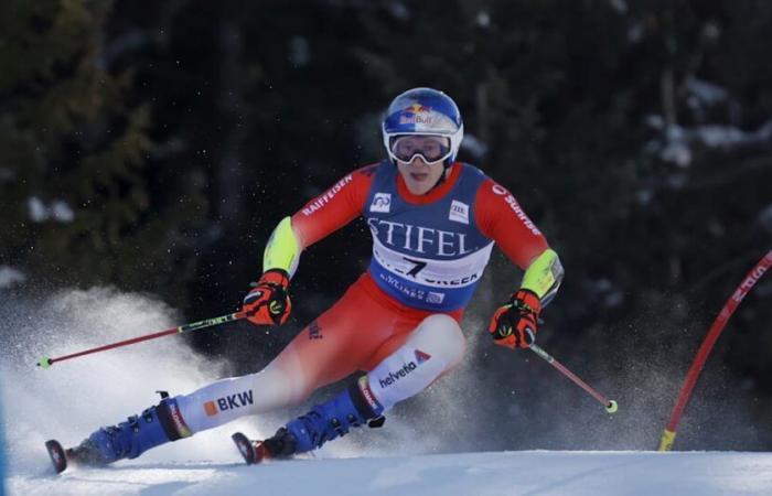 Marco Odermatt sfida condizioni difficili e conquista la quarta vittoria consecutiva nello slalom gigante di Val d’Isere