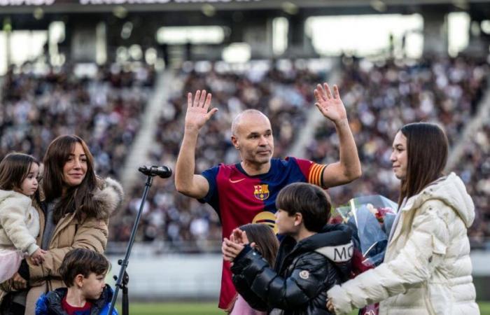 Andres Iniesta dice addio durante la partita di esibizione a Tokyo