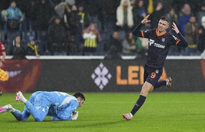 Piatek del Başakşehir ha raggiunto la vetta della Super League! -Basaksehir