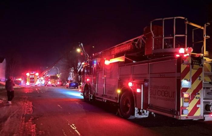 Un incendio è scoppiato in un condominio in rue de Candiac a Sherbrooke