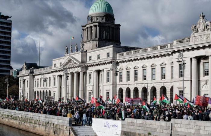 Israele ordina la chiusura dell'ambasciata di Dublino, accusando l'Irlanda di iniziative “anti-israeliane”.