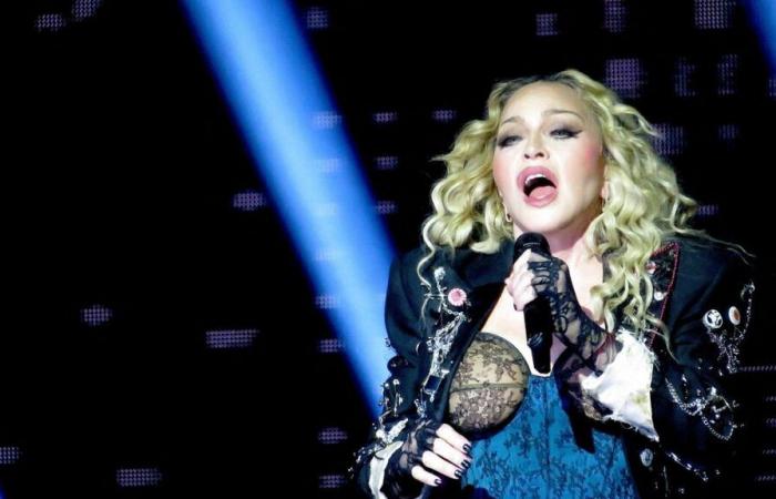 “Terribilmente irrispettoso”: Madonna crea polemiche pubblicando foto audaci di se stessa con il Papa create dall’intelligenza artificiale