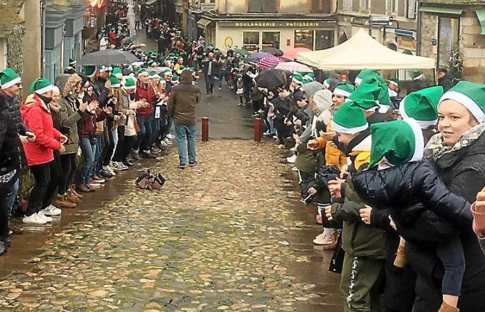 Immagine del giorno: più di 1.500 partecipanti hanno tentato di battere il record mondiale di footbreaker a Espalion