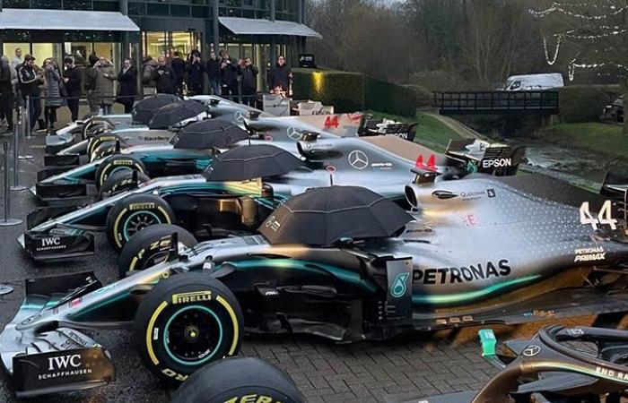 Formula 1 | Hamilton saluta lo staff della Mercedes F1