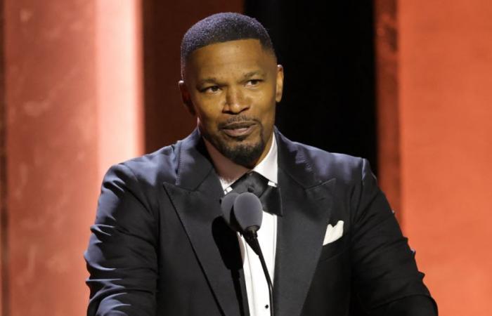 Jamie Foxx ferito da un vetro lanciato durante la cena di compleanno