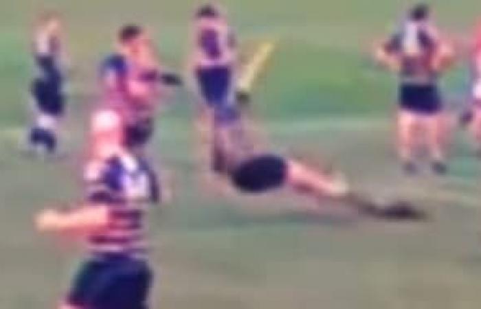 un giocatore di rugby colpito violentemente da un cervo nel bel mezzo di una partita