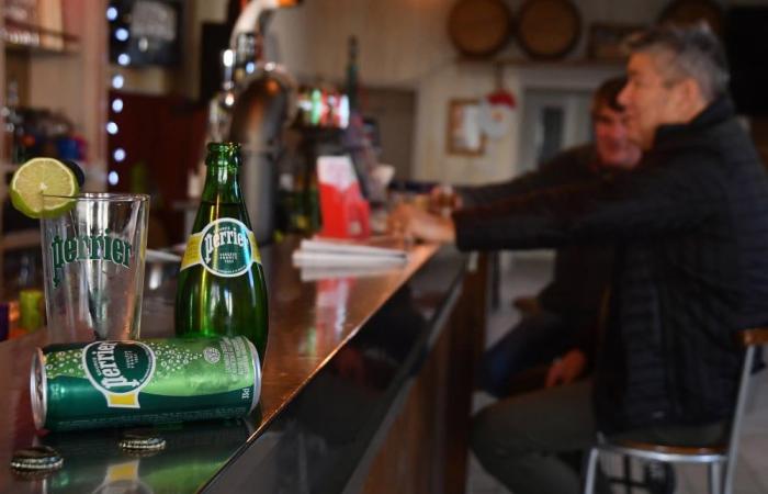 gli abitanti del villaggio del Gard non vogliono credere ad una eventuale chiusura di Perrier