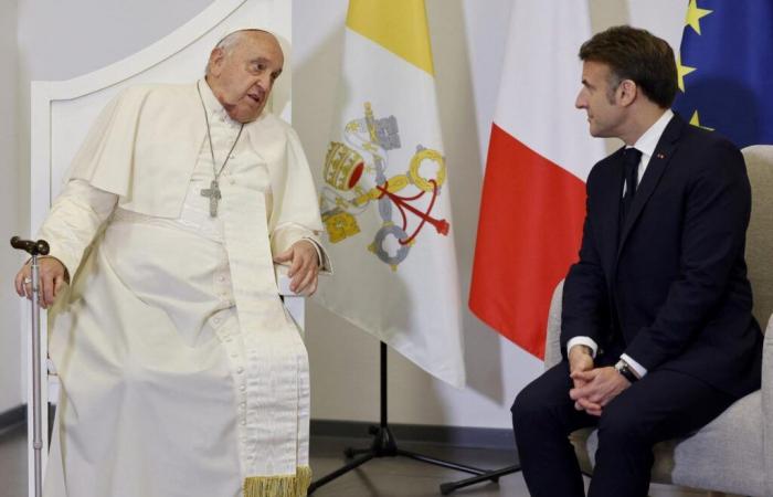 Emmanuel Macron e Papa Francesco sono in disaccordo?