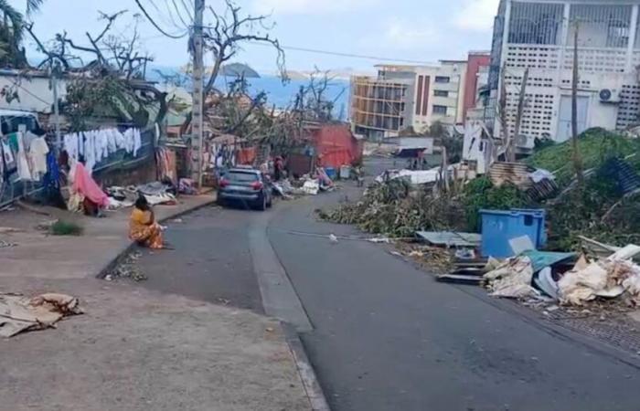 scene di desolazione a Mayotte dopo il passaggio del ciclone Chido