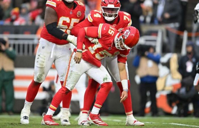 Patrick Mahomes dei Chiefs subisce un infortunio alla caviglia contro Browns