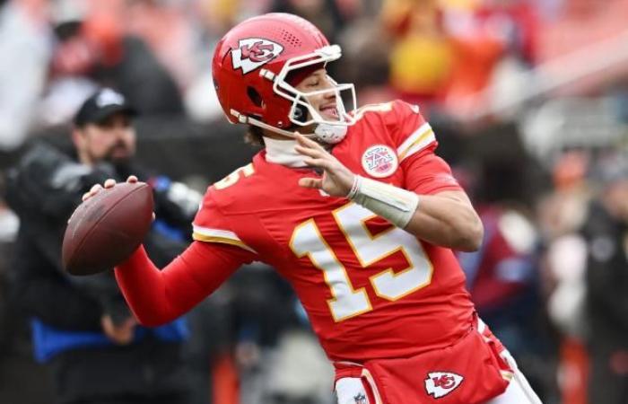 Patrick Mahomes (Kansas City) infortunato a una caviglia