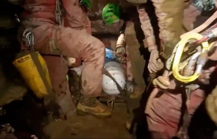 Speleologo italiano bloccato a 580 metri sotto terra: “operazioni lunghe e difficili” per salvarla