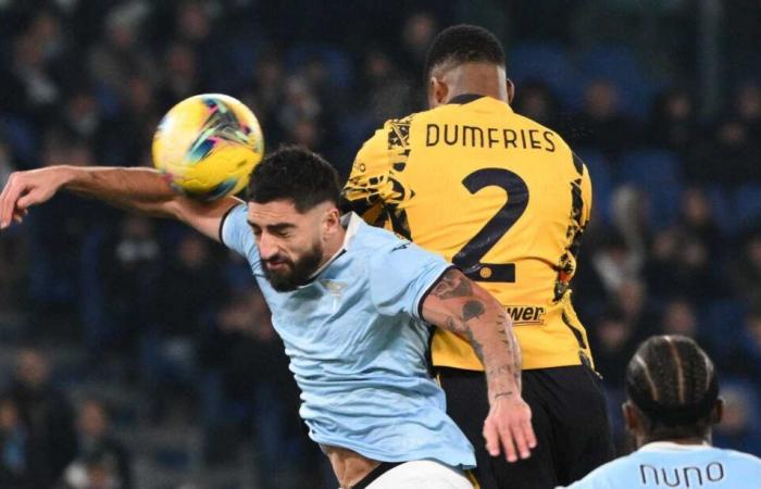 Lazio-Inter, MOVIOLA LIVE: Chiffi segna un gol a De Vrij, ma il Var regala un rigore ai nerazzurri |