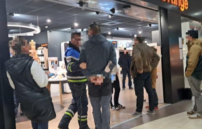 Nel Morbihan, un cliente insoddisfatto esce dal centro commerciale con le manette ai polsi