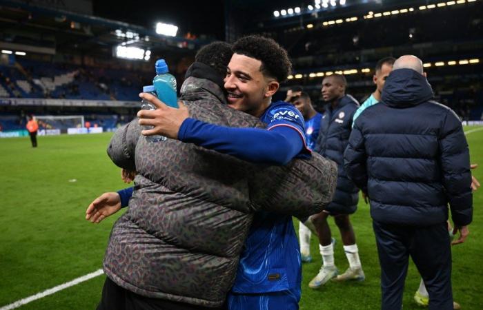 I tifosi del Chelsea lanciano un avvertimento all’Arsenal e al Liverpool con una canzone mentre il fastidioso Marc Cucurella riassume intensità e convinzione