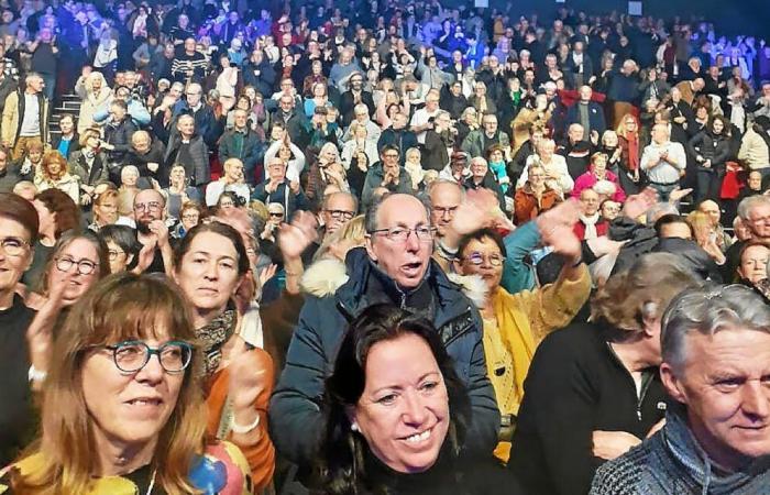 A Ploemeur, Hugues Aufray riunisce 900 spettatori all’Océanis per l’ultima data del suo tour