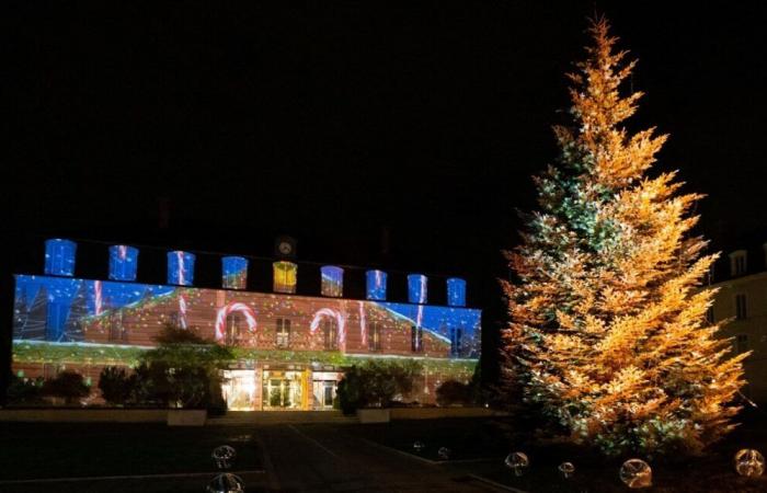 L’Hôtel du Département de l’Orne, ad Alençon, si illumina a Natale con una mappatura “più estesa”