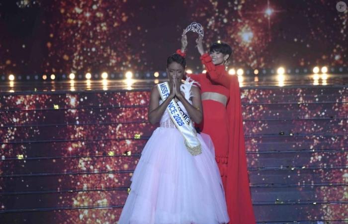 Miss Francia 2025 risponde ai commenti sul suo fisico