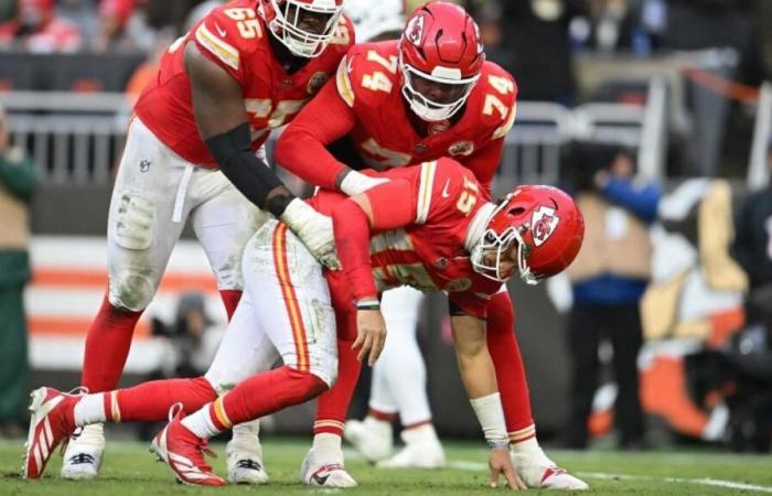 Infortunio di Patrick Mahomes: i Chiefs QB non sono sicuri se sarà in grado di giocare nella settimana 16 dopo essersi infortunato alla caviglia contro Browns