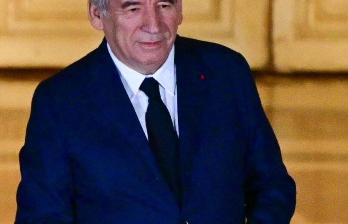 “Conosco donne che hanno un fisico…”: il primo ministro François Bayrou al centro di una scena sorprendente