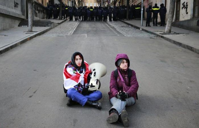 Ungheria e Slovacchia pongono il veto alle sanzioni dell’UE sui funzionari georgiani mentre continuano le proteste