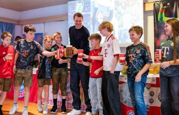 Ecco come è andata la visita al fan club di Manuel Neuer