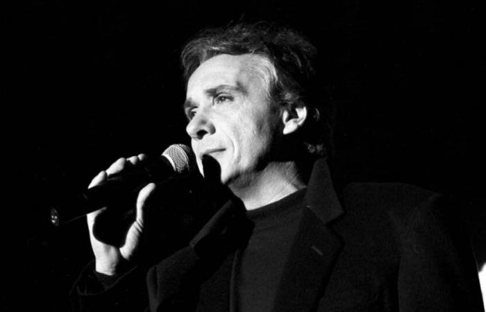 Insolito. Lo sfogo di Michel Sardou, nudo, dopo un concerto a Grenoble