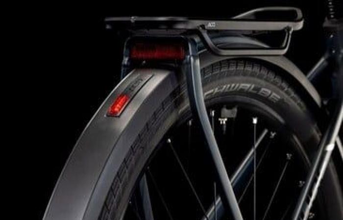 Cube: bici elettrica ibrida con motore centrale, trasmissione a cinghia e CVT ora disponibile