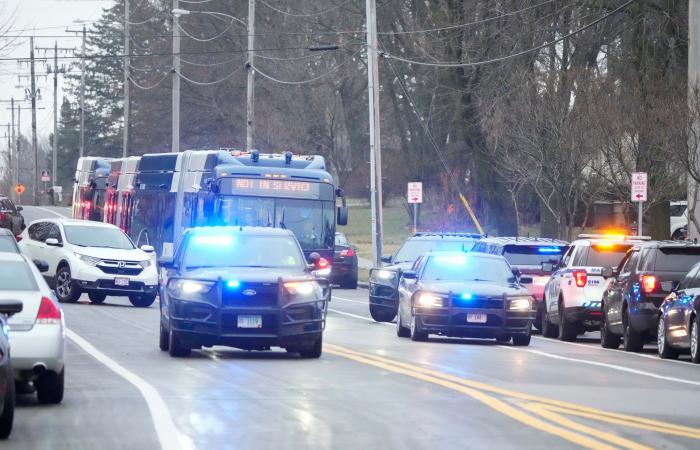 La polizia identifica una quindicenne come una persona che ha sparato a una scuola nel Wisconsin, una studentessa di seconda elementare ha chiamato i servizi di emergenza sanitaria