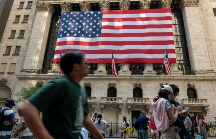 Wall Street chiude in ordine disordinato, record per il Nasdaq