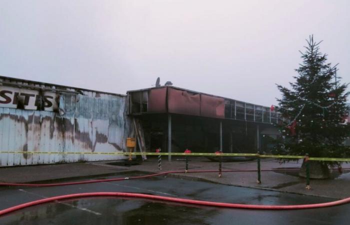 Châteauroux: un grande incendio nel centro commerciale del quartiere Saint-Jean