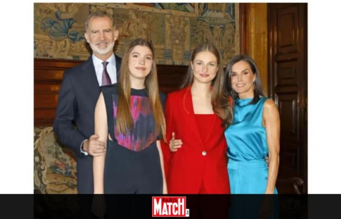 La famiglia reale spagnola svela la sua cartolina di Natale, con un omaggio alle vittime delle inondazioni di Valencia