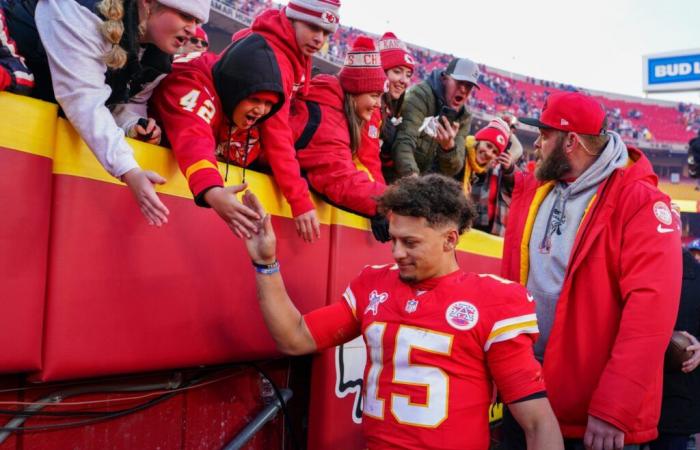 Le speranze di playoff sono appese a un filo dopo la tumultuosa settimana 16 della NFL, i Chiefs salgono e i Texans scendono.