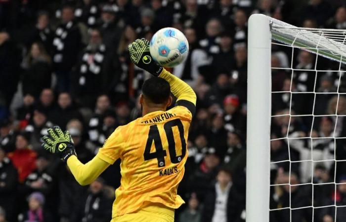 Colpo slapstick per il Magonza: il portiere dell'Eintracht fa come faceva una volta Piplica