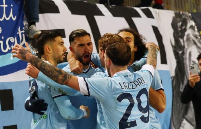 Lecce-Lazio risultato 1-2: Marusic con una traiettoria impossibile dà 3 punti a Baroni