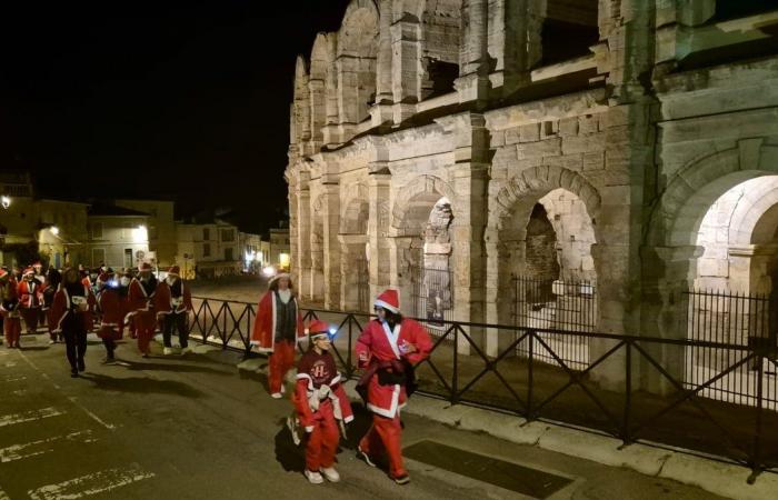 FATTO DELLA SERATA 550 Babbo Natale hanno partecipato alla prima corsa di Natale ad Arles