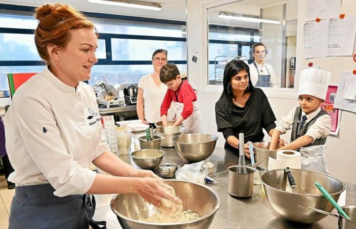 A Plougonvelin, lo chef stellato organizza un laboratorio sul tronco di Natale con i bambini dell'ospedale Morvan