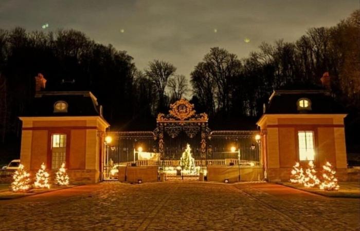 La magia del Natale invade il castello di Dampierre-en-Yvelines e vale la pena scoprirla con la famiglia