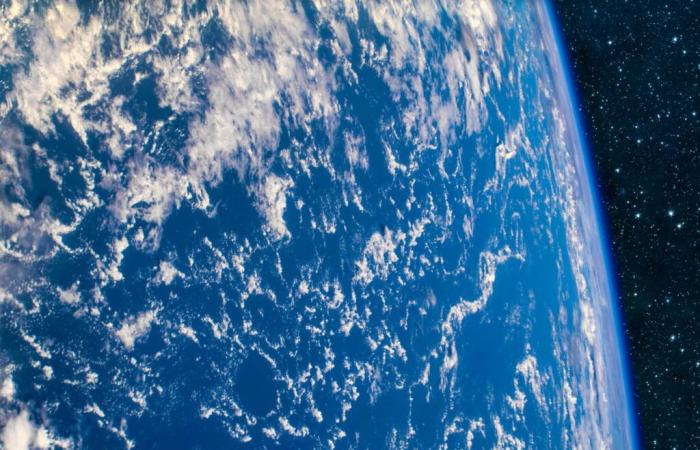 La NASA osserva qualcosa di sconosciuto a 90 km sopra la Terra, gli scienziati sono sospettosi