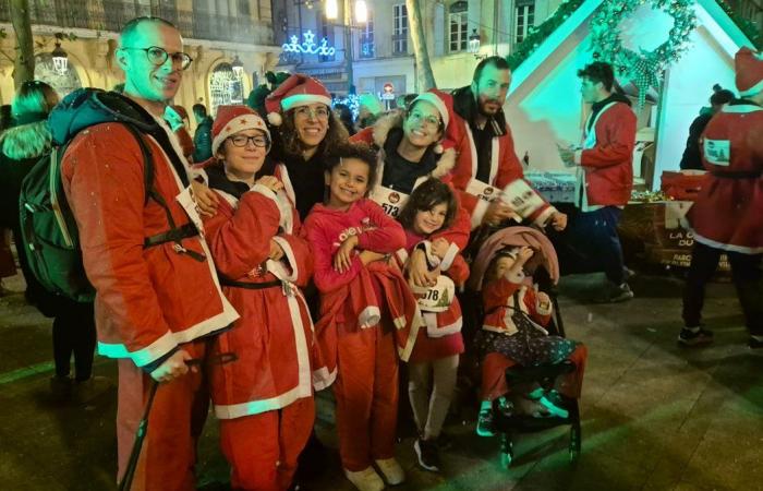 FATTO DELLA SERATA 550 Babbo Natale hanno partecipato alla prima corsa di Natale ad Arles