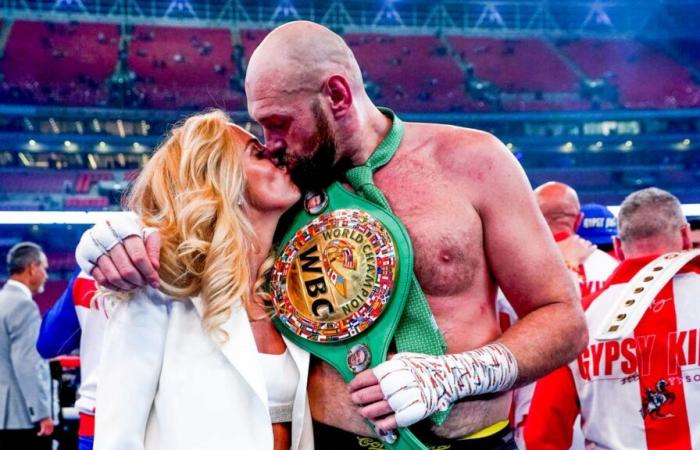 'Si è tagliato fuori dal mondo', la moglie di Tyson Fury conferma di non parlargli da tre mesi