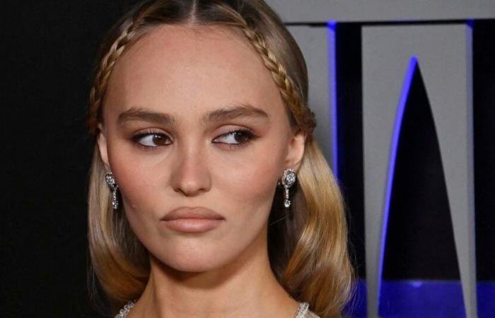 “Sembra suo padre”: Lily Rose Depp in una relazione, la sua fidanzata vittima di critiche