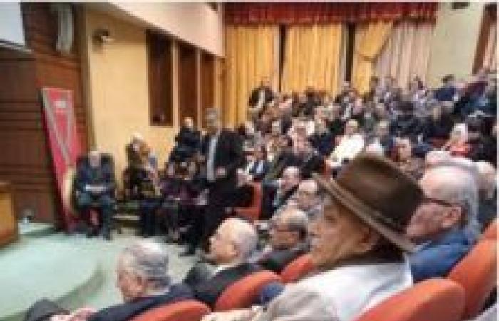 Ieri a Rabat, la cerimonia commemorativa del defunto Hassan Akesbi è stata un grande successo, toccante in più di un modo. Vedi l'album fotografico