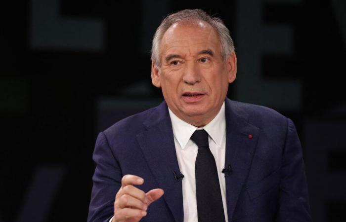 François Bayrou continua le sue consultazioni, il PS si avvicina alla censura